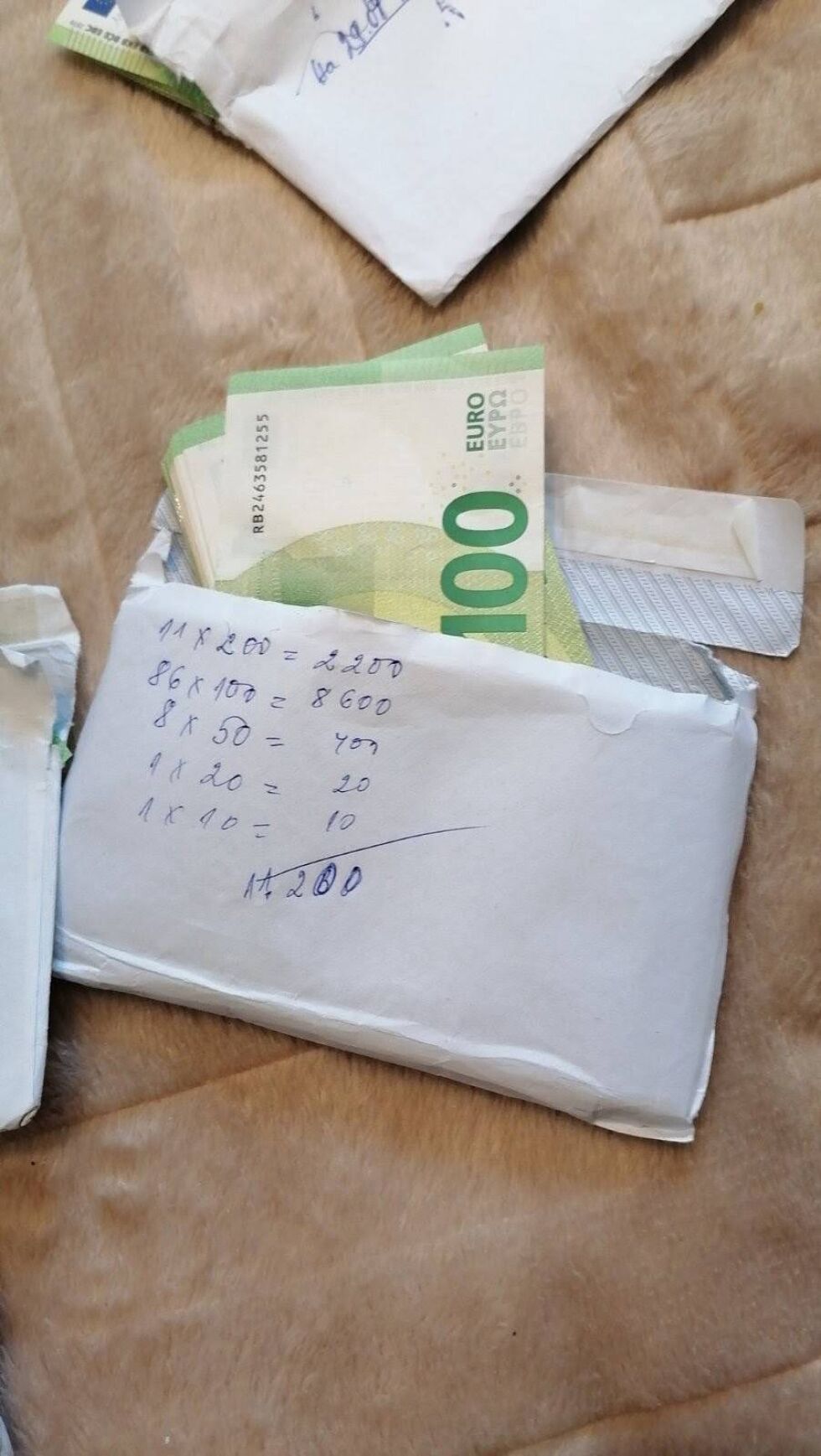 Купуване на гласове: Откриха 200 000 евро в пликове и списъци във Варна, замесен е и общински съветник (СНИМКИ)