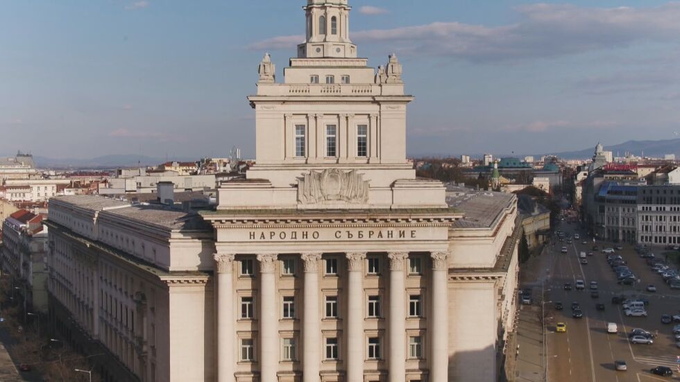 Сред депутатите в новия парламент - цирков артист и капитан на кораб. Някои владеят 5 чужди езика
