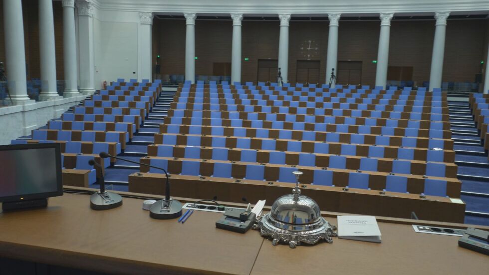 Политическите сили в 52-рото НС разпределиха местата си в пленарната зала