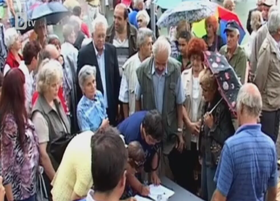 150 души се събраха на контрапротест в Шумен