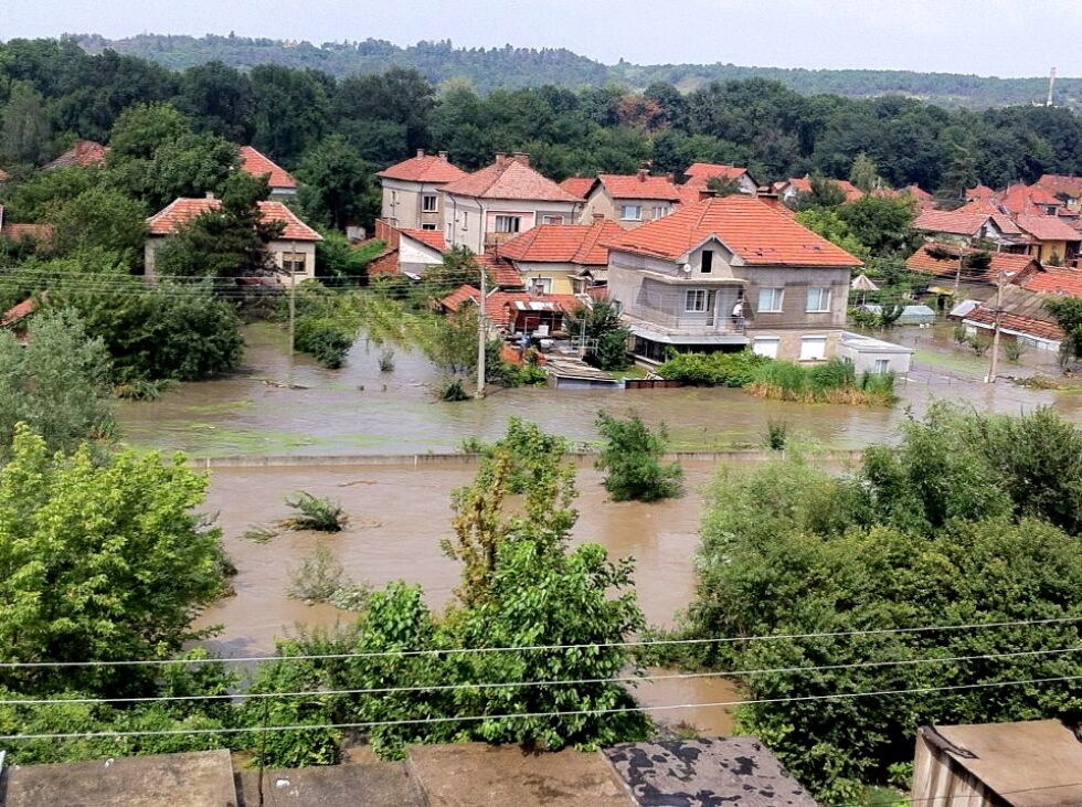Бяла Слатина не може да се измъкне от тинята