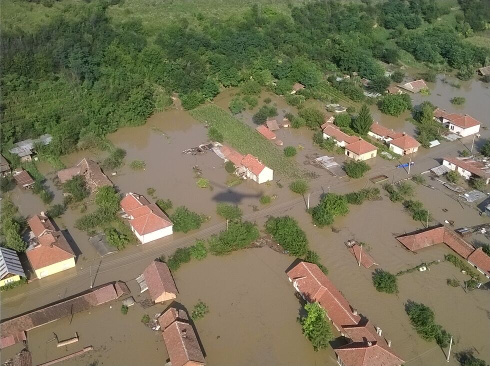 Мизия е под вода, един човек загина (ОБНОВЕНА + СНИМКИ)