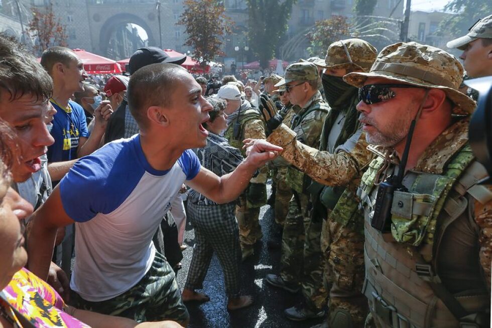 Напрежението в цяла Украйна ескалира