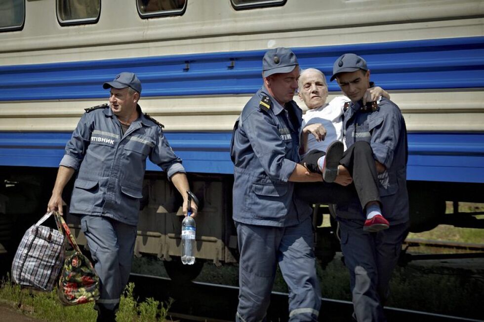 Обстрел над бежански конвой в Източна Украйна