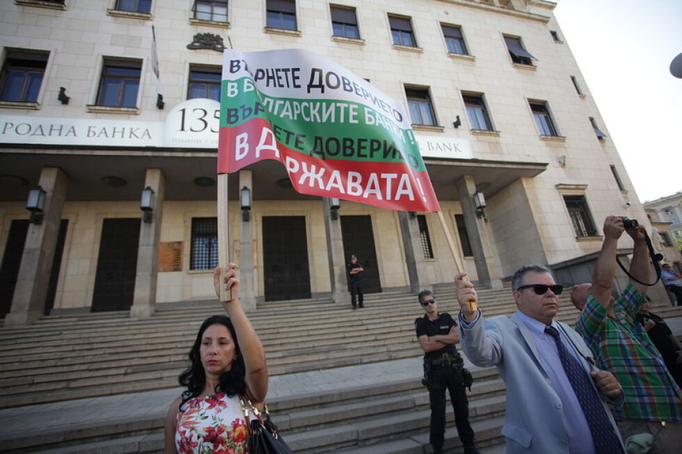 Вложители в КТБ протестираха и след идеята на Порожанов