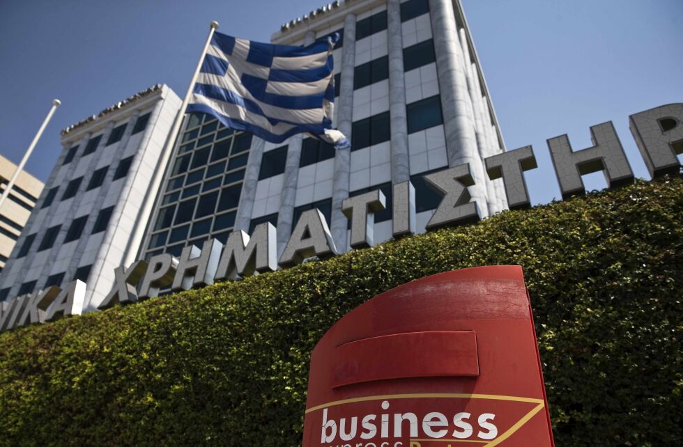 Котировките на гръцките банки се сринаха с близо 30% за втори ден