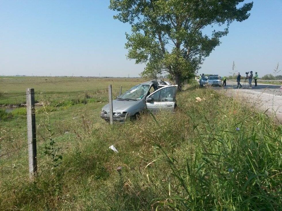 Камион помете кола в аварийната лента на АМ Тракия