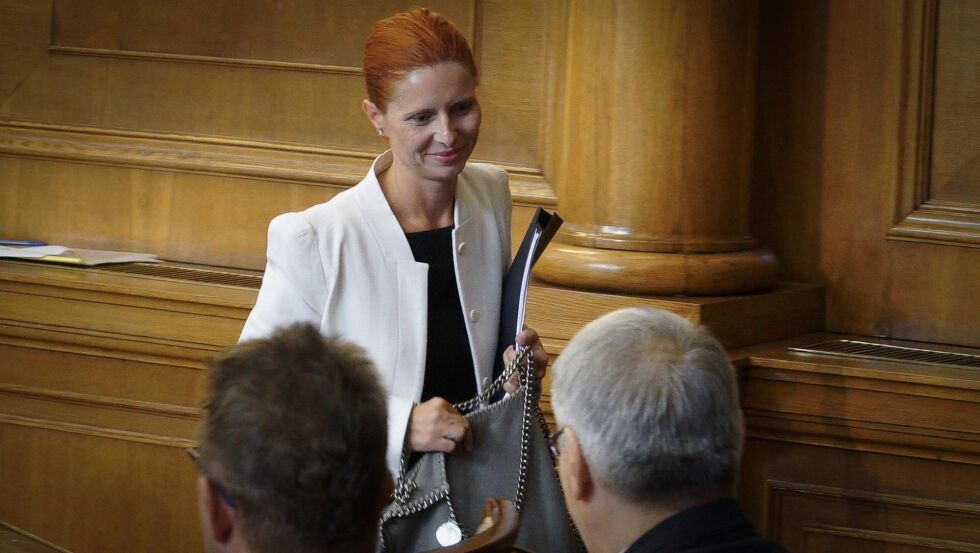 Ралица Агайн подаде оставка, парламентът я прие