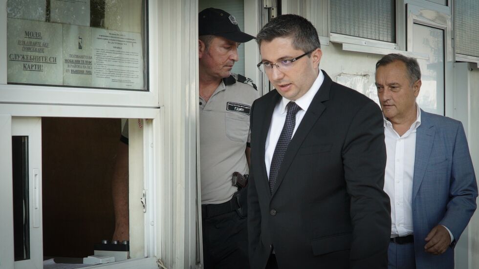 Нанков: Първият анализ на асфалта край Своге показва, че са вложени други материали