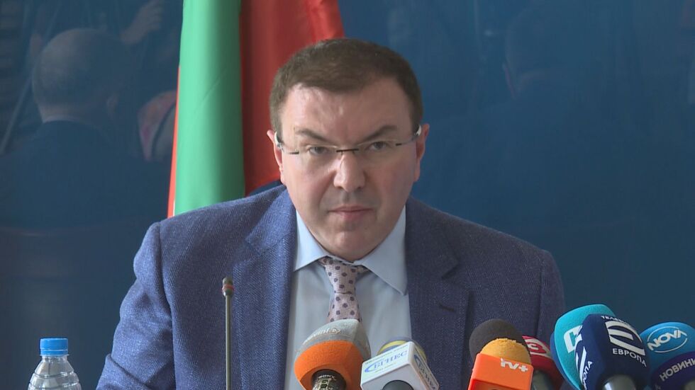 МЗ: Няма основание за затягане на мерките