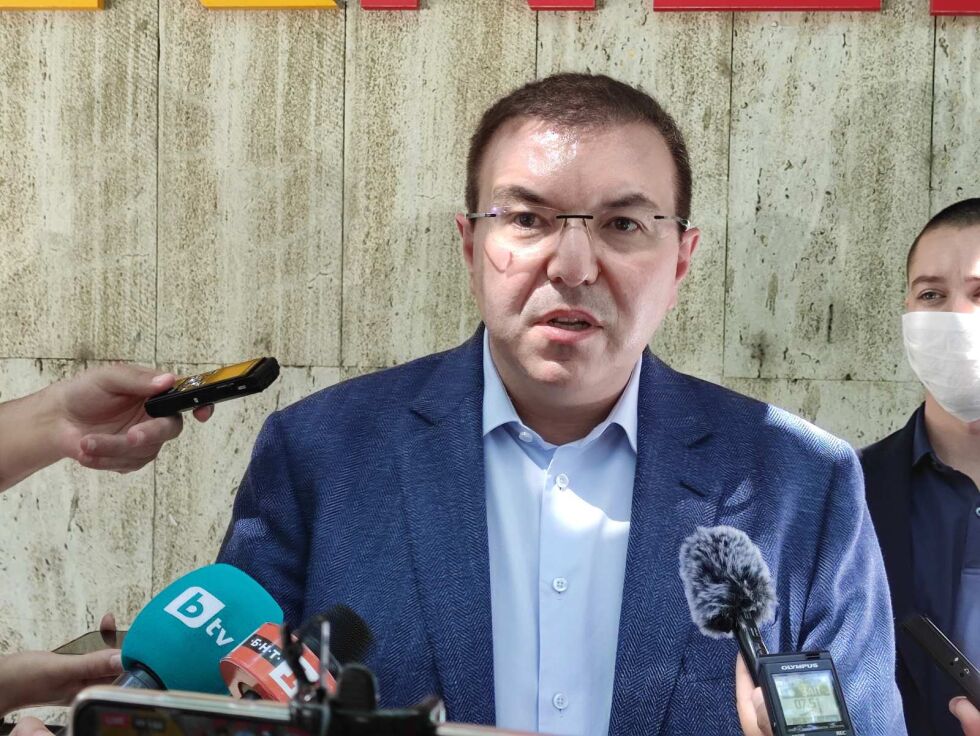 Проф. Костадин Ангелов: Маските на открито трябва да са задължителни