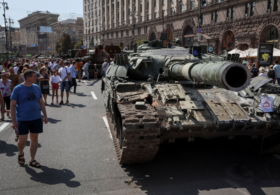 Киев с чистка в отбраната: Отстранени са шестимата военни зам.-министри