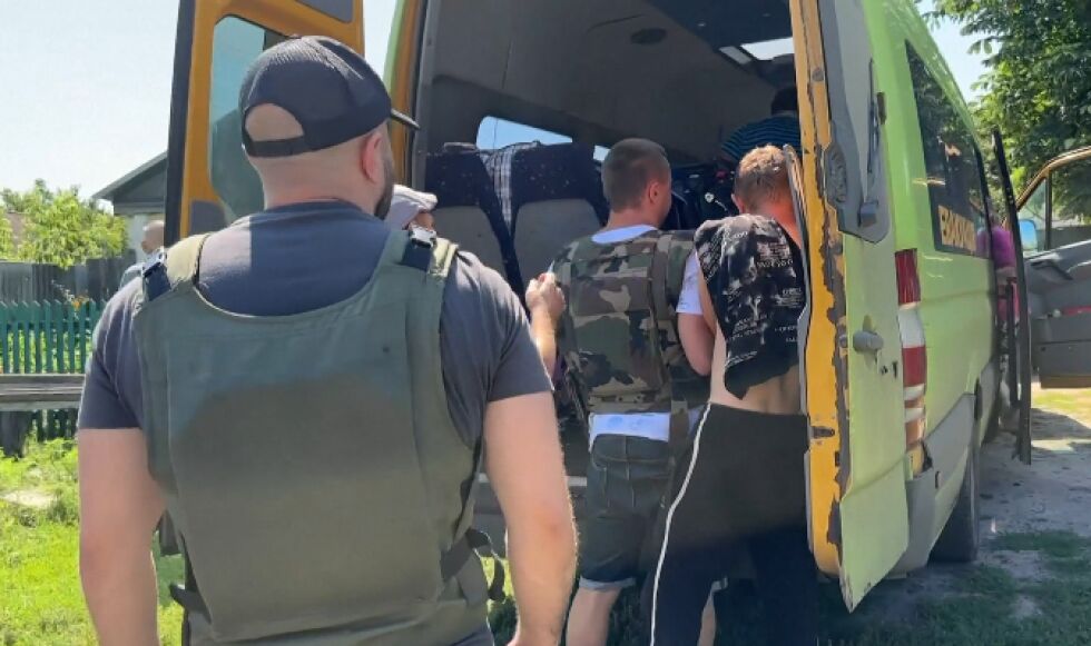 Руска ракета удари хотел в Запорожие, евакуация в Купянския район