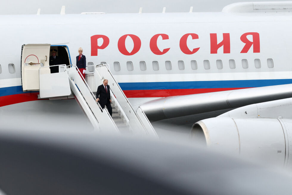 Екипът на Путин със серия подигравки преди срещата с Тръмп – сервирали киевски котлети в самолета