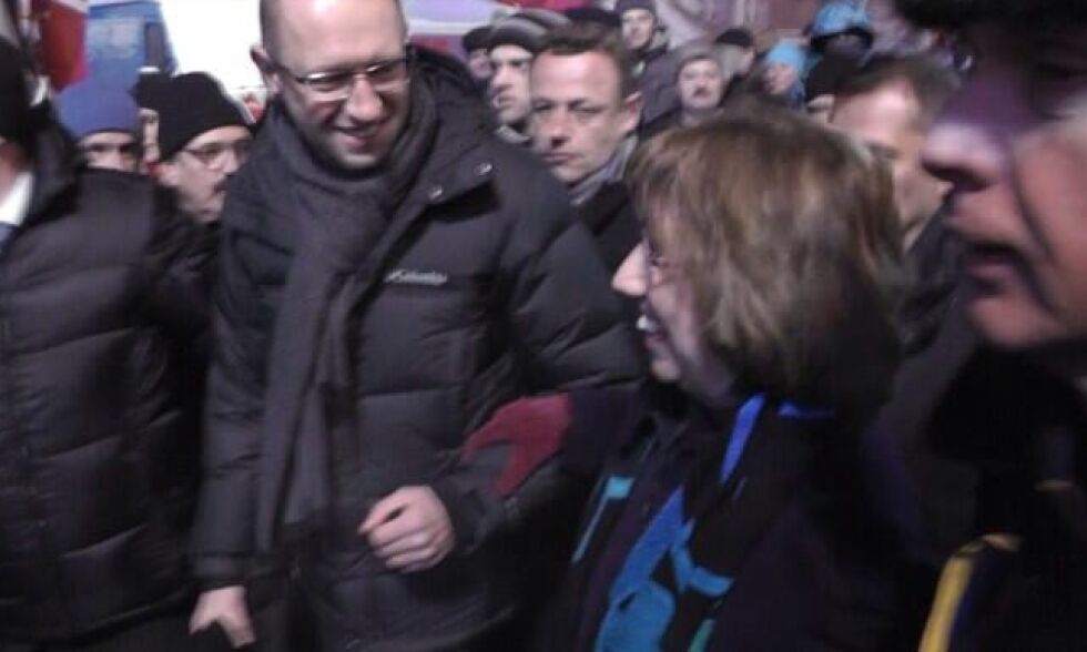 Катрин Аштън отиде при протестиращите в Киев