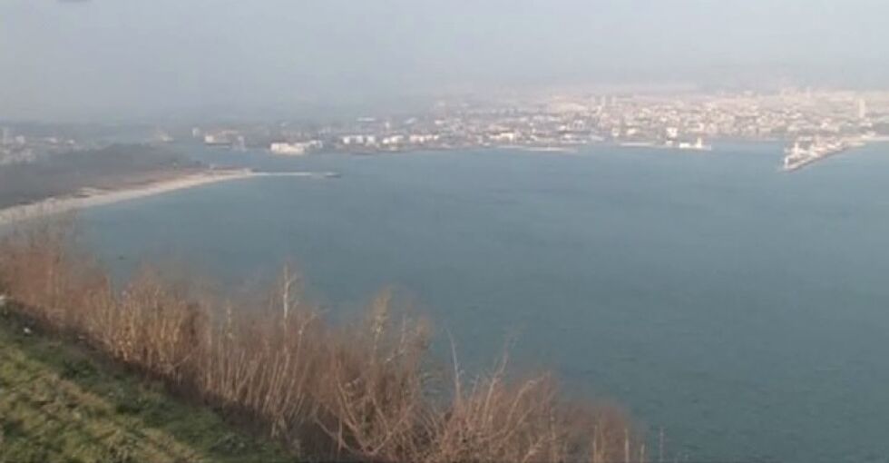 Двама нелегални спасени от морето край Варна