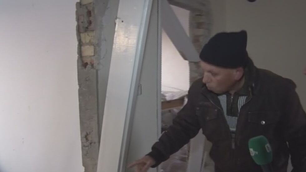 Един дом в Хитрино след взрива (ВИДЕО)