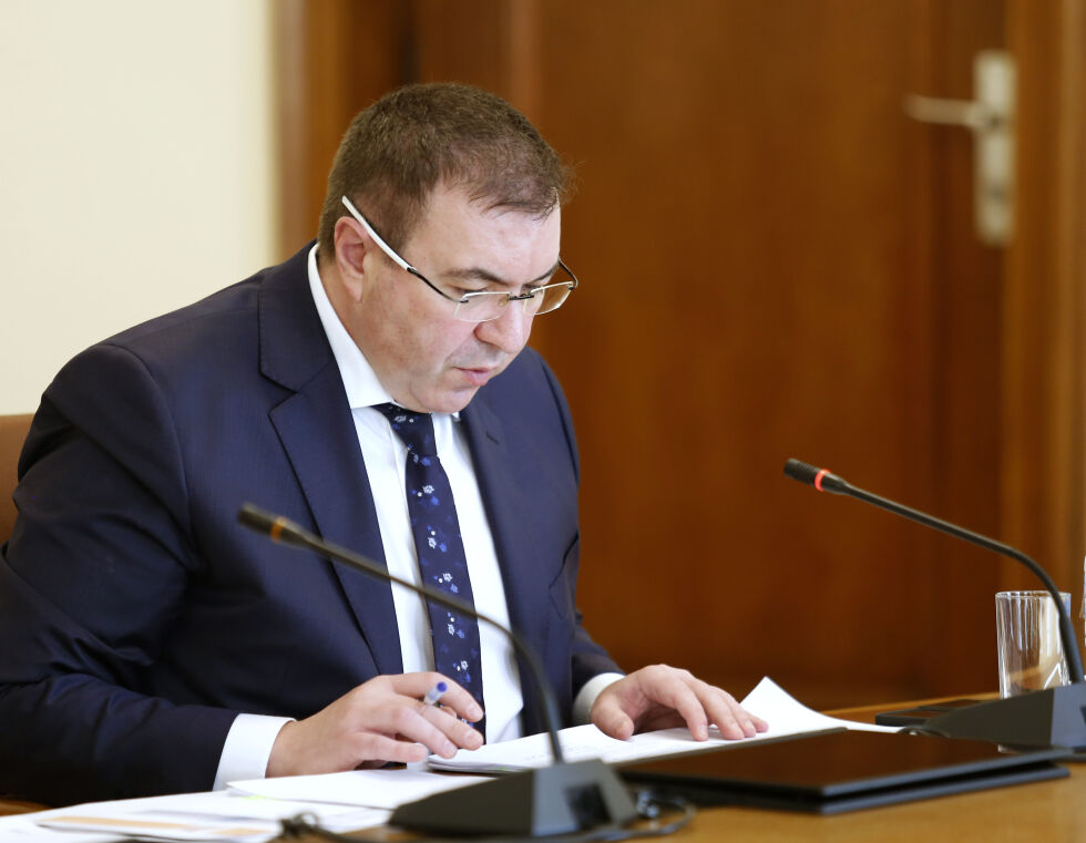 Здравният министър за COVID ваксината: Ще се поставя само след информирано съгласие 