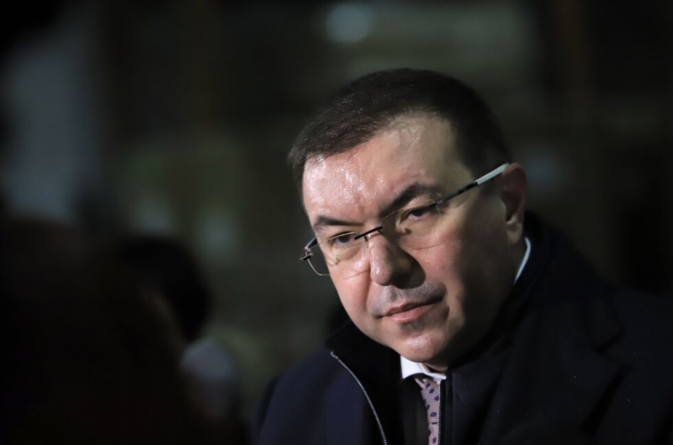 Ангелов: Новият щам се предава по-бързо и се влияе от ваксината