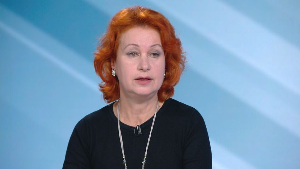Проф. Христова: Няма научни факти, че нераждали жени не бива да се имунизират срещу COVID
