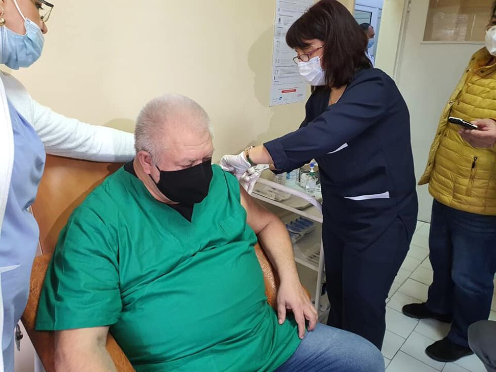 Първият ваксиниран в Хасково: Ваксината е надежда, тя ще ни избави от страховете