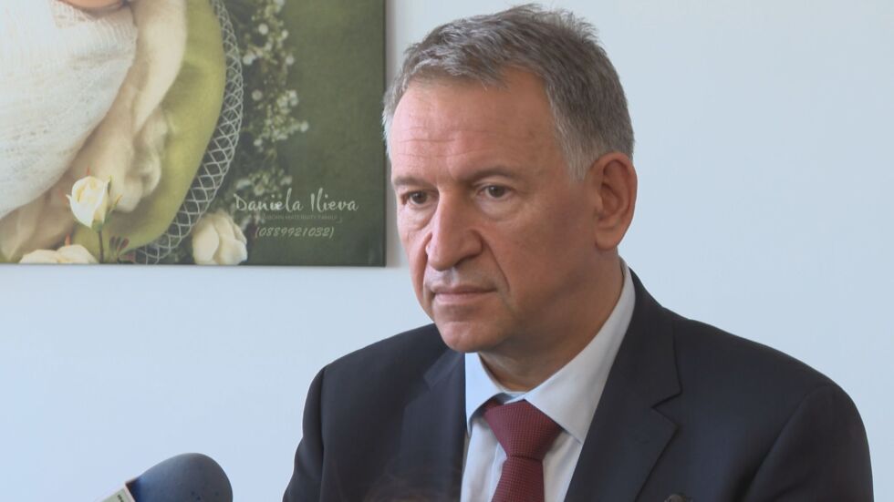 Кацаров: Според мен учениците от 8. до 12. клас могат да се тестват и като възрастните