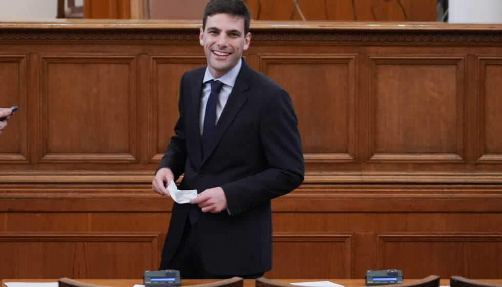 „Продължаваме промяната“ номинират Никола Минчев за председател на НС