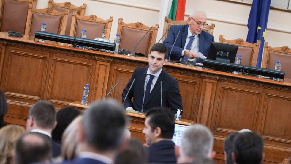 Отстраниха председателя на НС: ИТН, ГЕРБ, ДПС и "Възраждане" свалиха Никола Минчев (ОБЗОР)