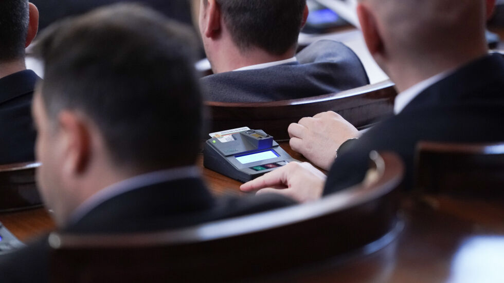 Депутатите влизат в НС само със зелен сертификат