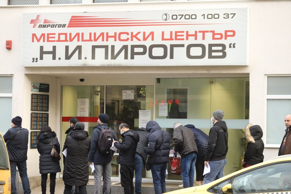 Близо 2000 възрастни и 150 деца са се ваксинирали в „Пирогов“ за седмица