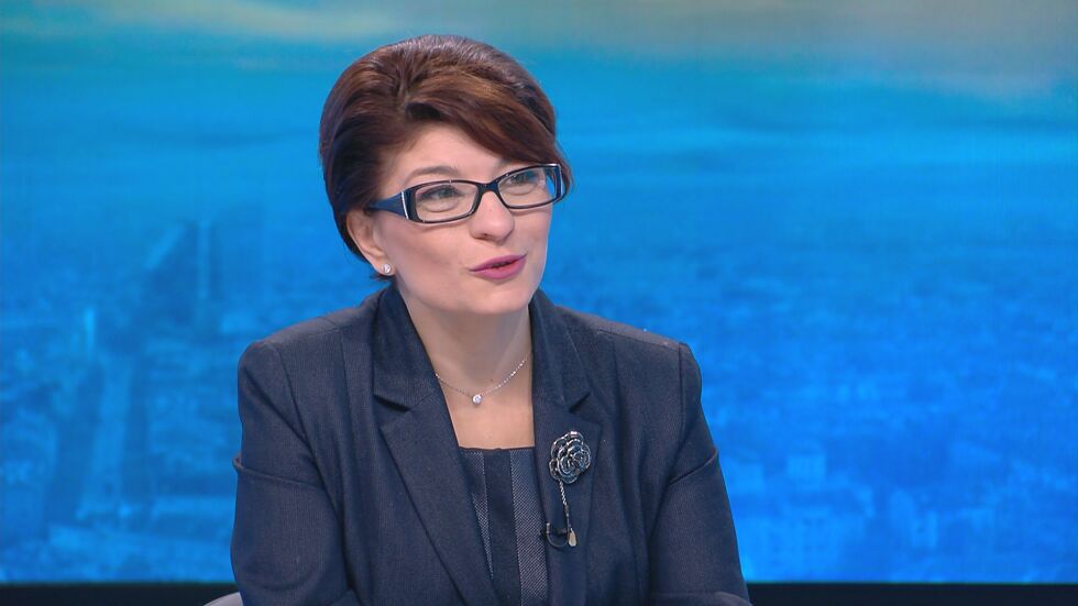 Десислава Атанасова: Машината продължава да съществува, не е превърната в принтер