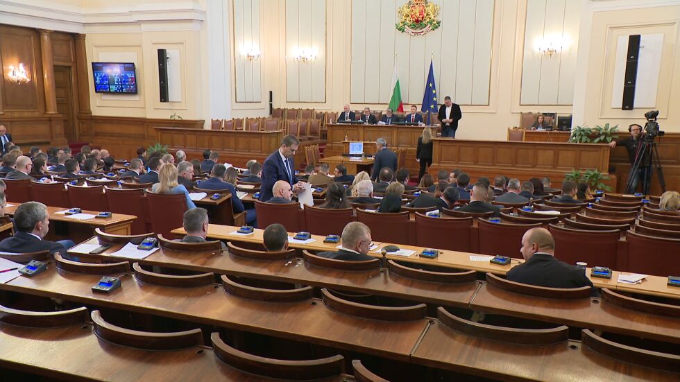 Охраната на границата, еврото и помощта за енергийно бедните разпалиха искри в НС