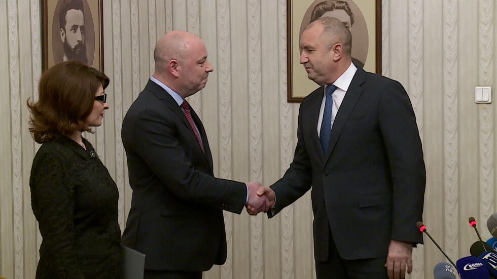 Проектокабинетът "Габровски": Президентът издаде указ за гласуване в парламента