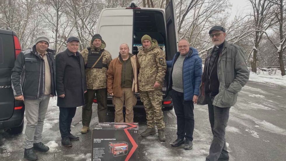Силата на доброто: Българи дариха 25 генератора на хора в Украйна
