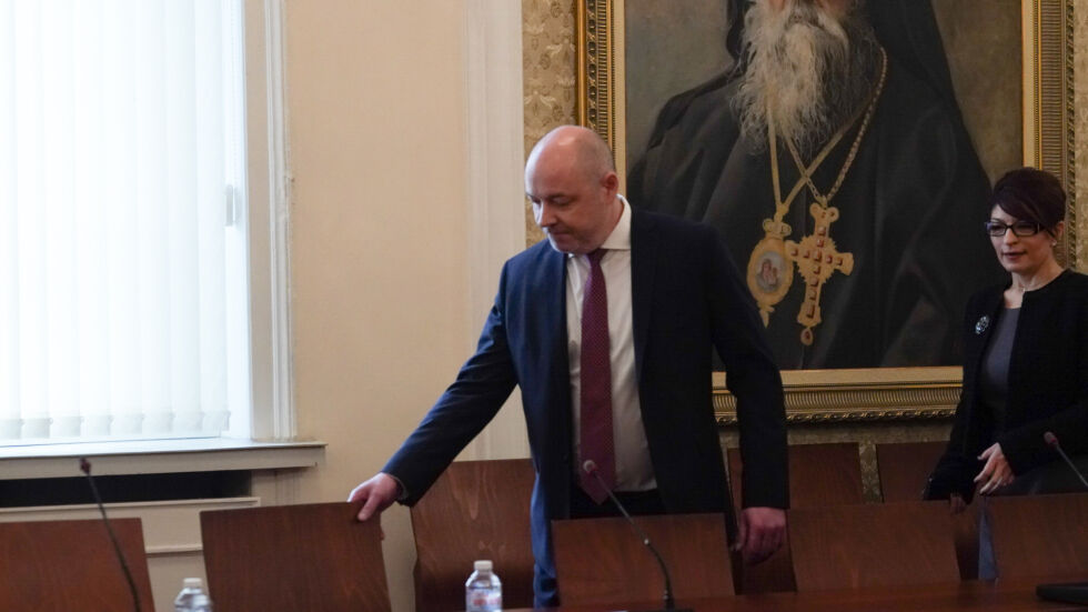 Първият мандат: Румен Радев и Николай Габровски се срещат в понеделник