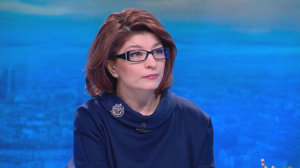 Атанасова: Навсякъде политиците работят за държавата, а тук инатлъкът ни спира