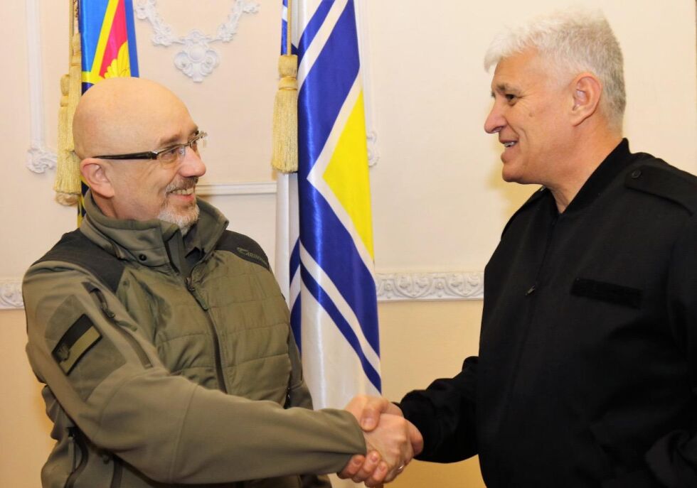 Военният министър в Киев: България е изпратила помощ на Украйна за 448 млн. лв.