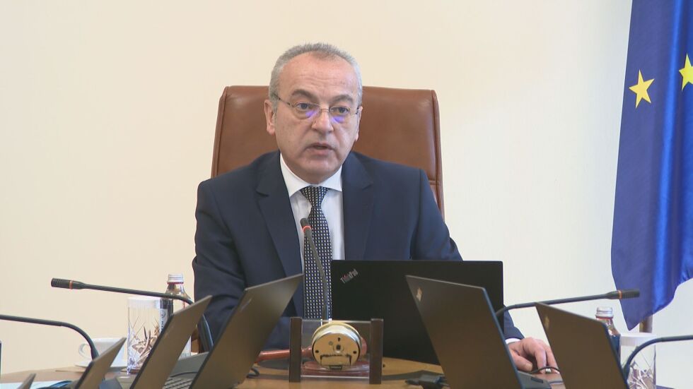 Донев: България е в постоянен контакт с Христо Грозев