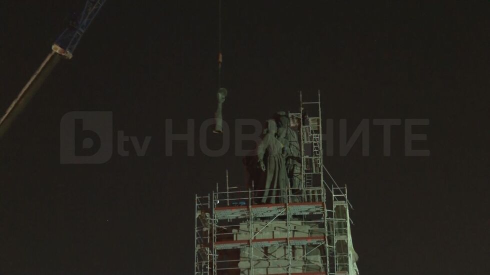 Високо напрежение: Протест, блокада и ранен депутат при Паметника на Съветската армия (ОБЗОР)