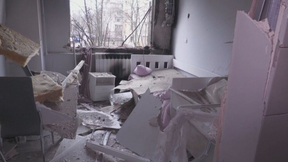 Най-масираната атака по Украйна: Русия е използвала безпрецедентен брой ракети и дронове (ВИДЕО)