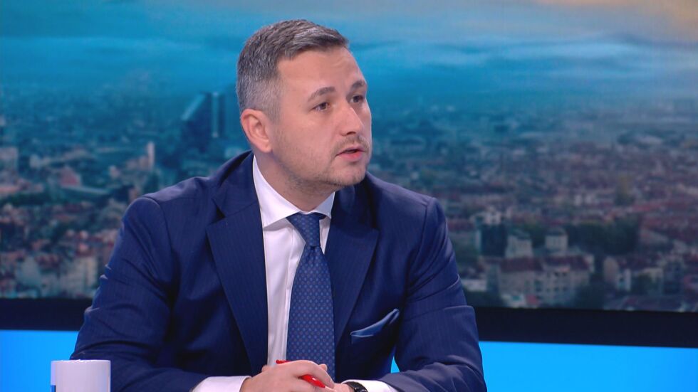 Валентин Тончев, АПС: Бойко Борисов прави пируети, да му подарят цвички и да отиде на световно