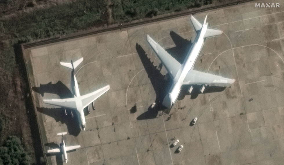 Ка-52 и С-400: Русия опакова военно оборудване в базата си в Сирия (СНИМКИ)