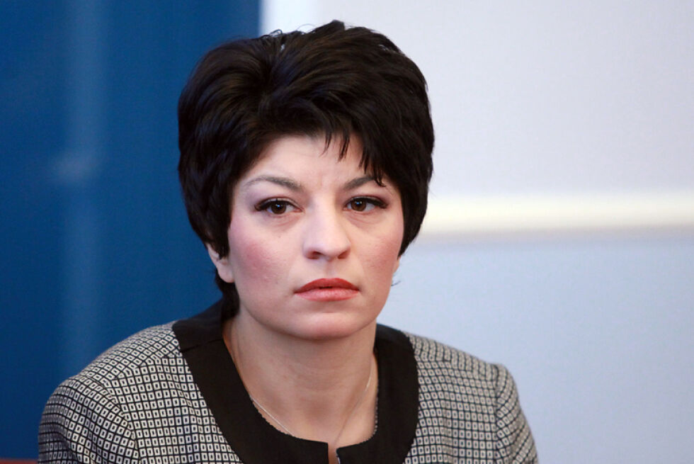 Десислава Атанасова атакува парламента като депутат