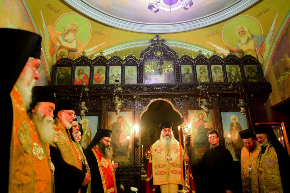 Богослов: Новата патриаршеска мантия е ушита