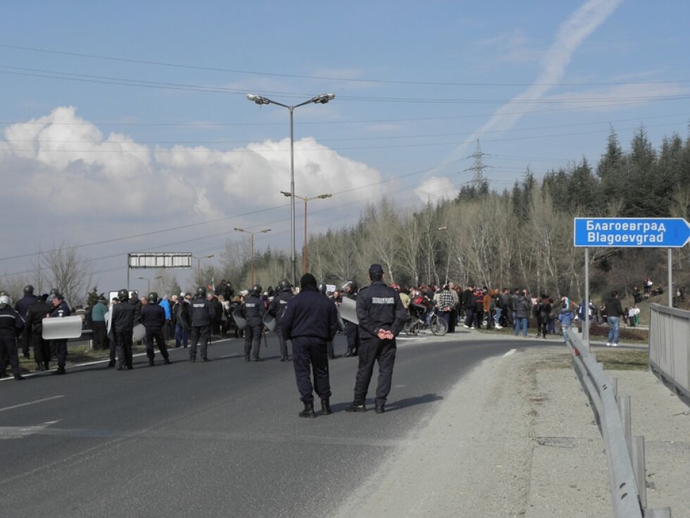 Протестът блокира Орлов мост, 15 км. опашка на пътя Е-79