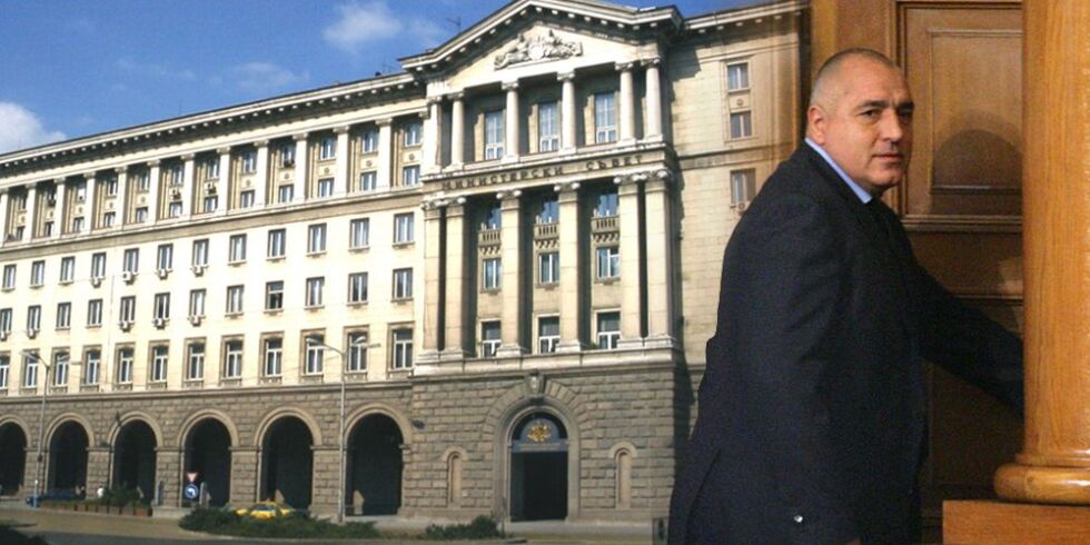 Борисов подаде оставка, 24 часа след като обяви, че остава