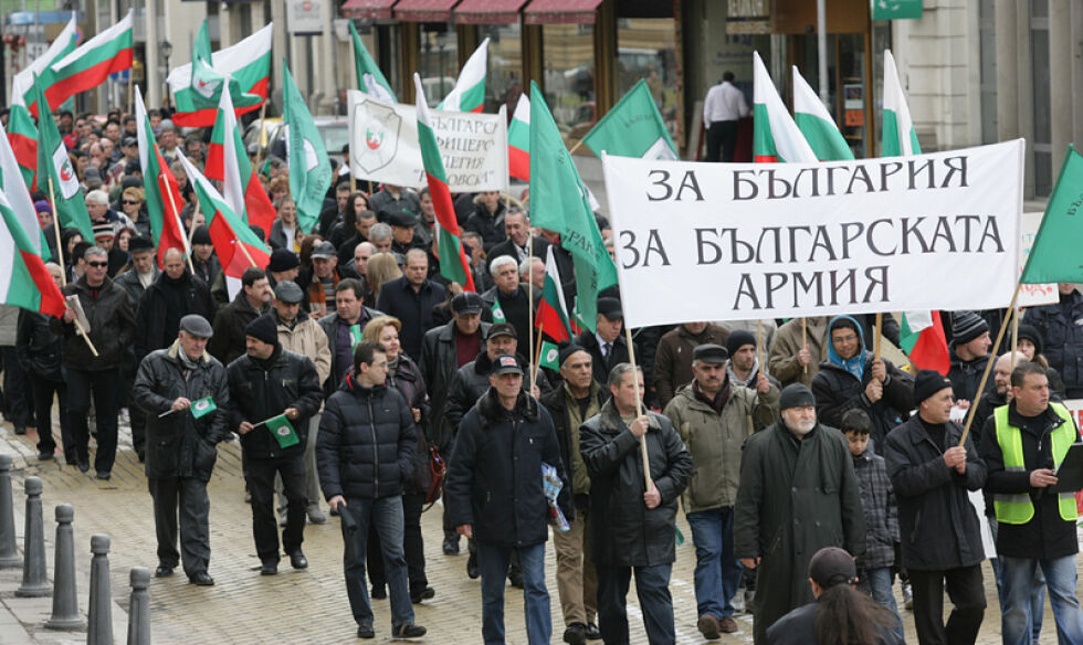 Военни излязоха на патриотичен митинг срещу лошите условия на труд