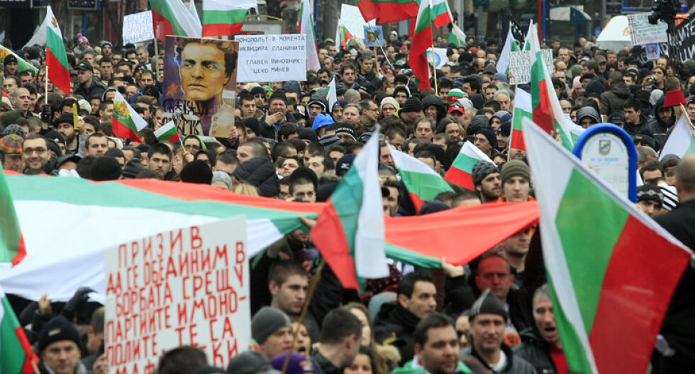 Организатори на протестите склониха за програмен кабинет