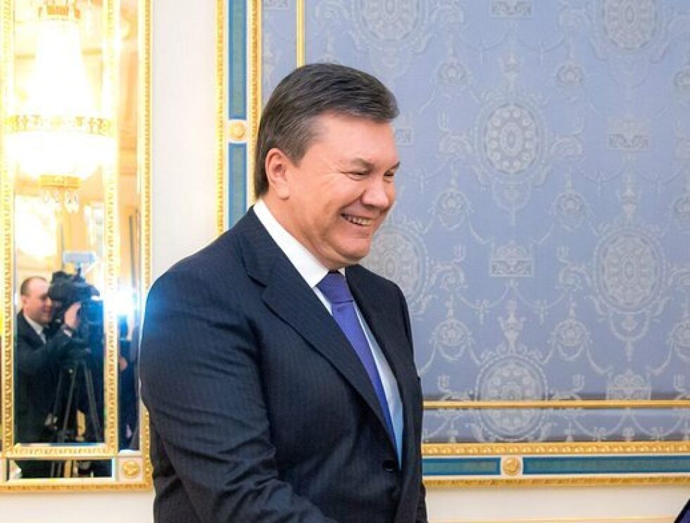 ЕС снема санкциите над четирима приближени на Янукович