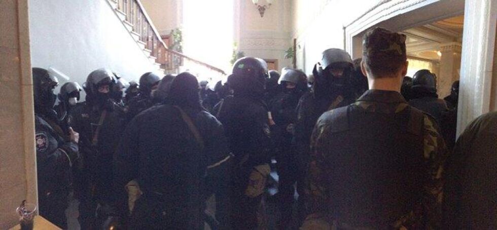 Бой в парламента на Украйна